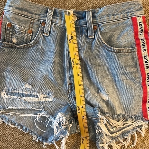 Levi’s Womens Premium 501 Distressed Jean Shorts Levi’s Logo on Sides Size 24 - Picture 7 of 9